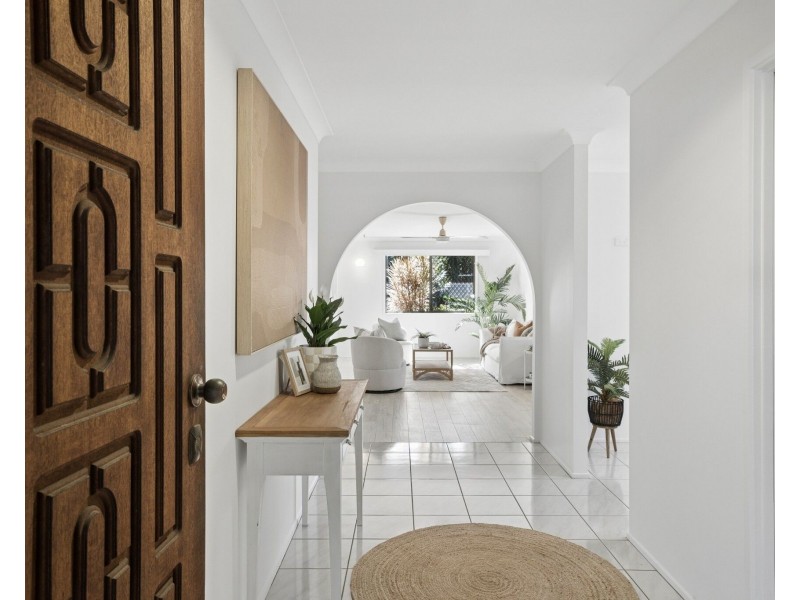 155 Markeri Street, Mermaid Waters QLD 4218