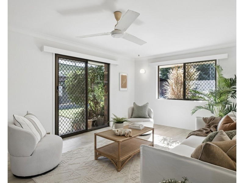 155 Markeri Street, Mermaid Waters QLD 4218