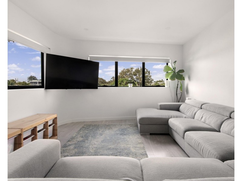201/135 Eugaree Street, Southport QLD 4215