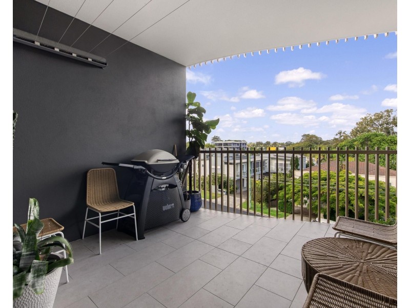 201/135 Eugaree Street, Southport QLD 4215