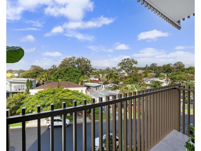 201/135 Eugaree Street, Southport QLD 4215