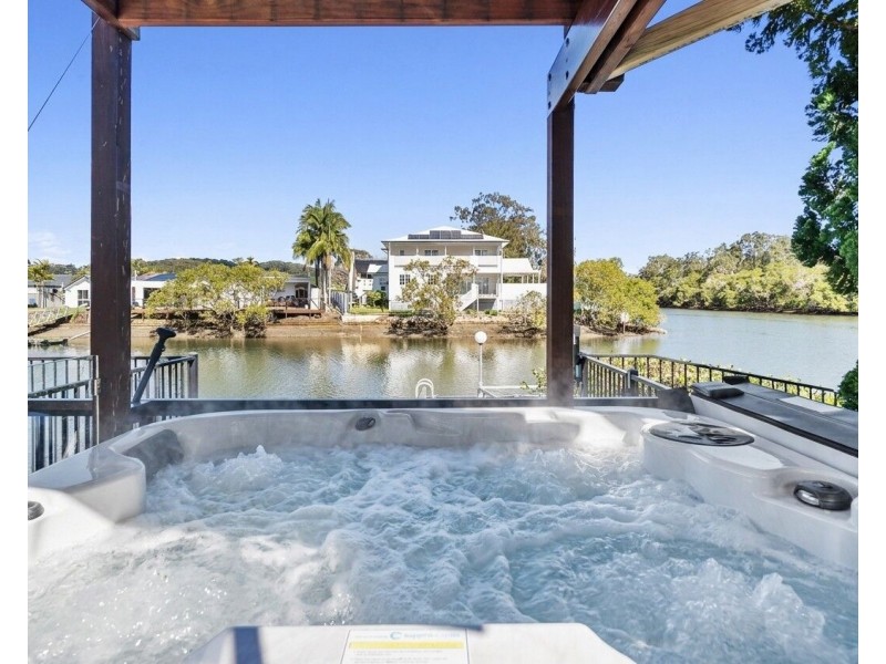 35 Chown Avenue, Currumbin Waters QLD 4223