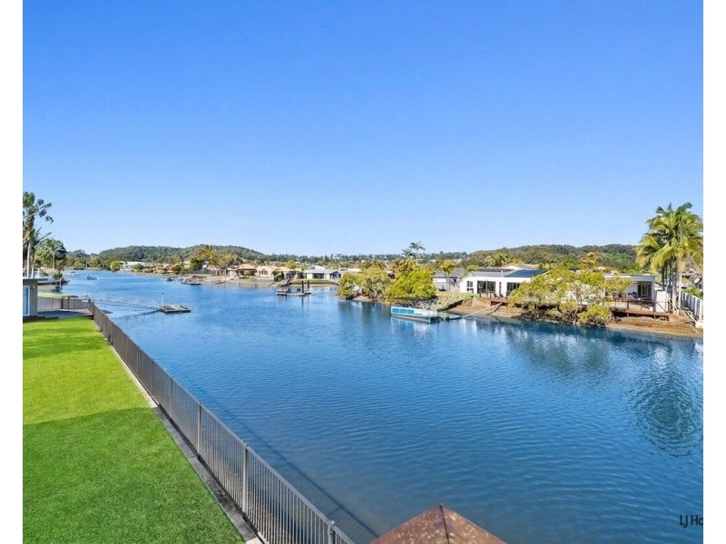 35 Chown Avenue, Currumbin Waters QLD 4223