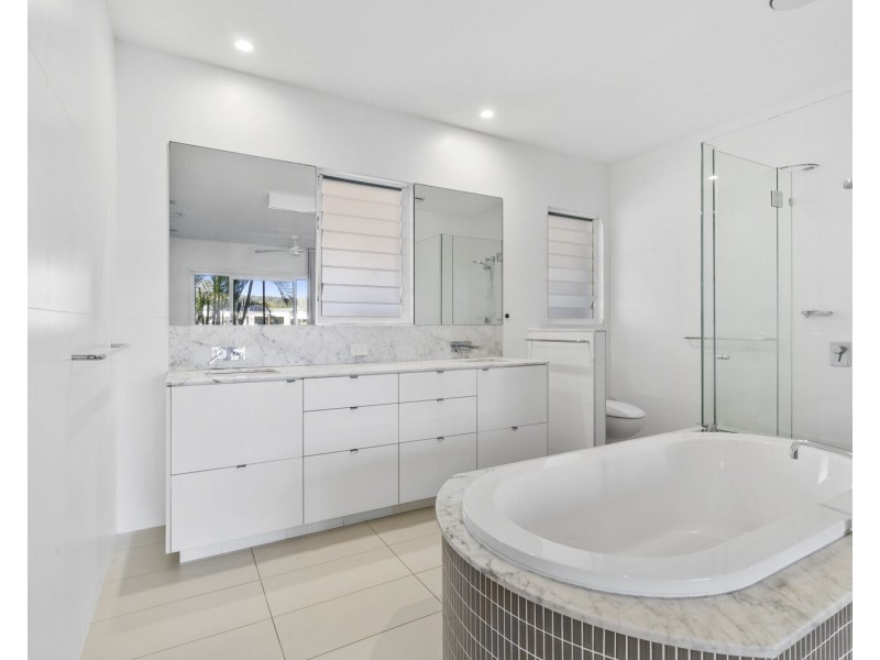 35 Chown Avenue, Currumbin Waters QLD 4223