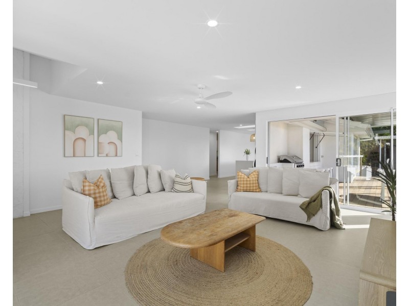 7 Swanbourne Way, Elanora QLD 4221