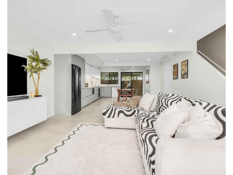 22/18 Bottlewood Court, Burleigh Waters QLD 4220