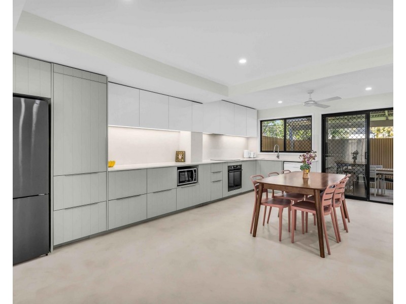 22/18 Bottlewood Court, Burleigh Waters QLD 4220