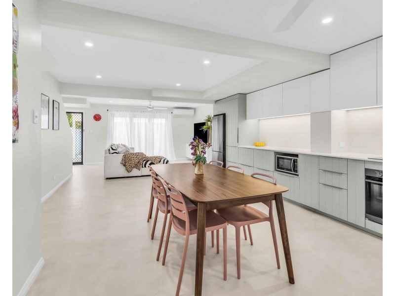 22/18 Bottlewood Court, Burleigh Waters QLD 4220