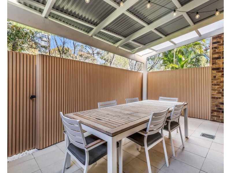 22/18 Bottlewood Court, Burleigh Waters QLD 4220