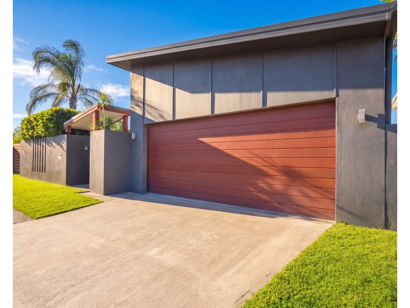 294 Rio Vista Boulevard, Mermaid Waters QLD 4218