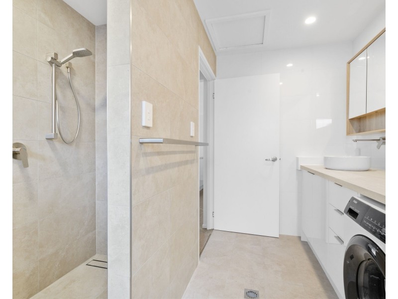 294 Rio Vista Boulevard, Mermaid Waters QLD 4218