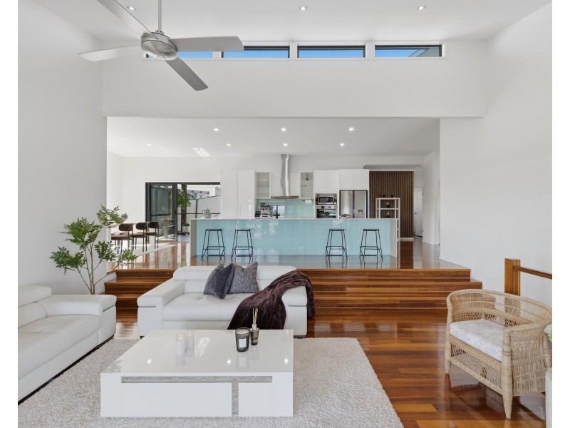 52 Sky Royal Terrace, Burleigh Heads QLD 4220