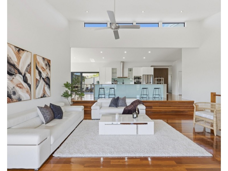 52 Sky Royal Terrace, Burleigh Heads QLD 4220