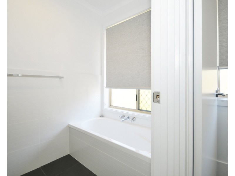 4 Avocado Street, Elanora QLD 4221