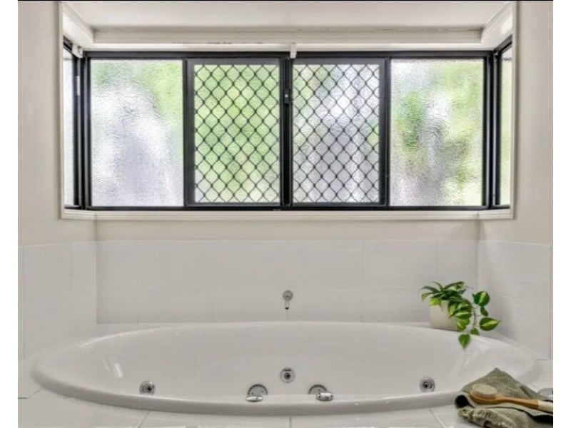 5 Frog Rock Cr, Reedy Creek QLD 4227