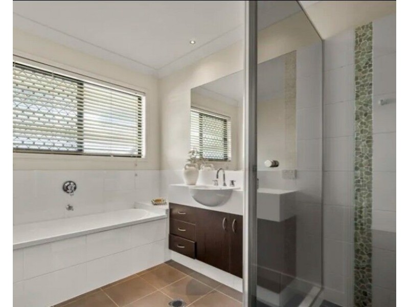 5 Frog Rock Cr, Reedy Creek QLD 4227
