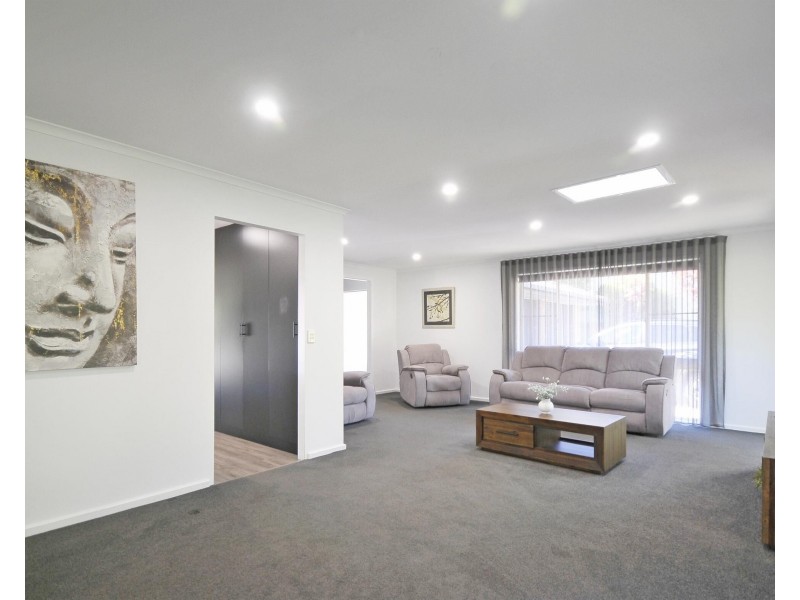 12 Currant Street, Elanora QLD 4221