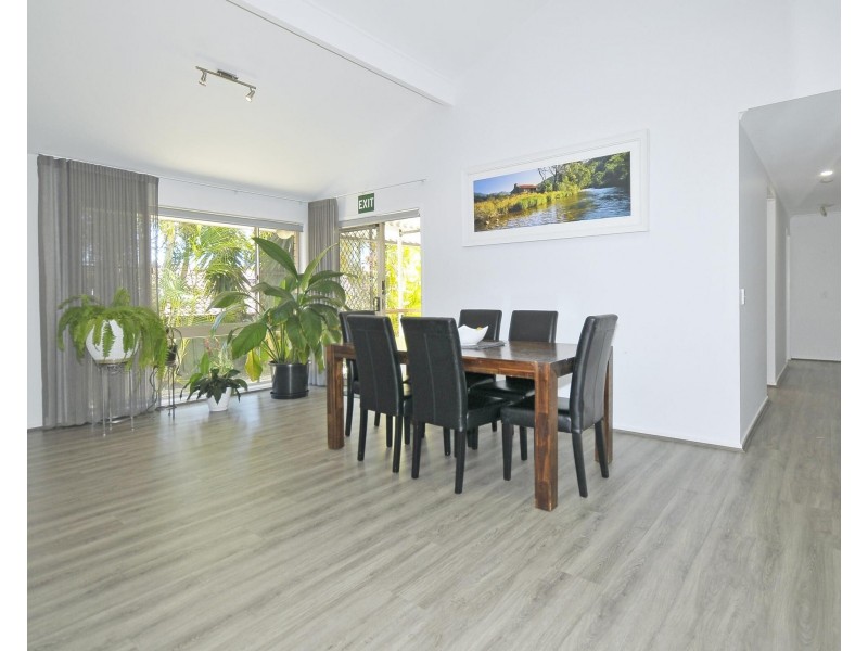 12 Currant Street, Elanora QLD 4221