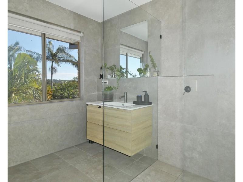 12 Currant Street, Elanora QLD 4221