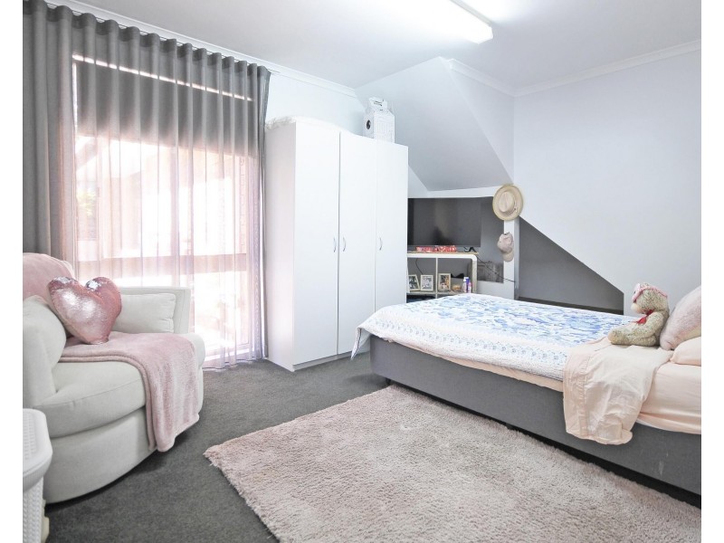 12 Currant Street, Elanora QLD 4221