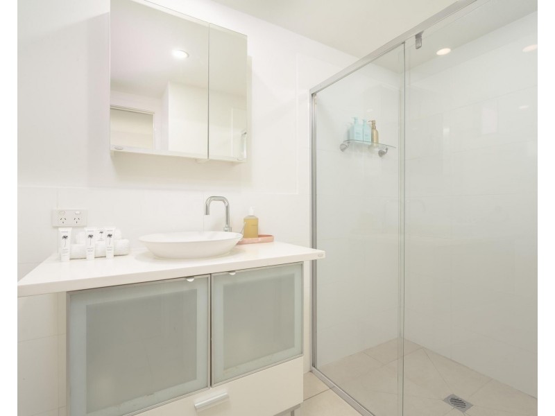 1/61 Tallebudgera Drive, Palm Beach QLD 4221