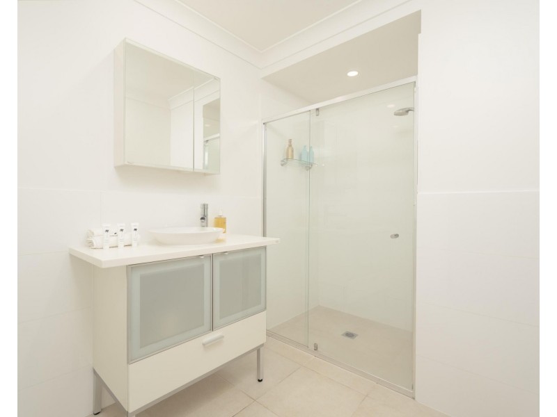 1/61 Tallebudgera Drive, Palm Beach QLD 4221