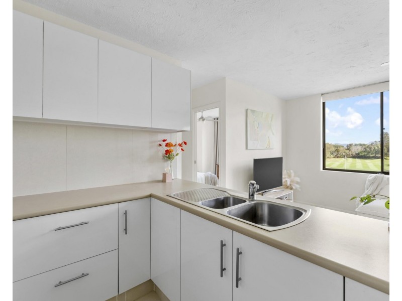 23/11 Fairway Drive, Clear Island Waters QLD 4226
