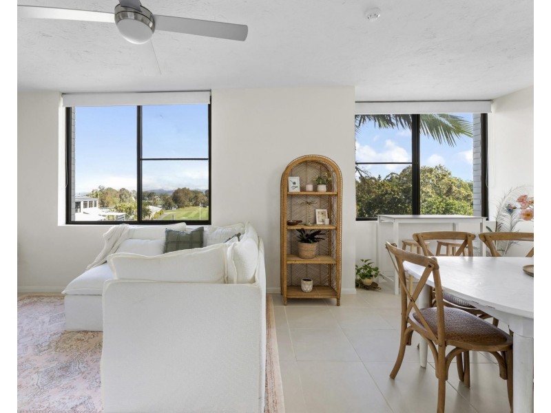 23/11 Fairway Drive, Clear Island Waters QLD 4226