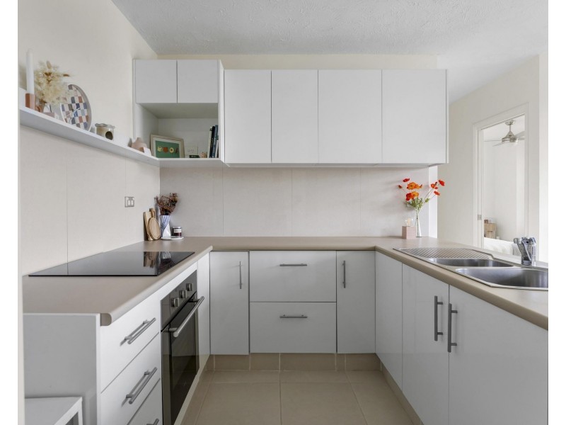 23/11 Fairway Drive, Clear Island Waters QLD 4226