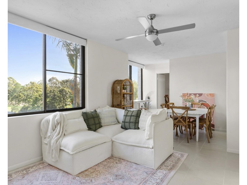 23/11 Fairway Drive, Clear Island Waters QLD 4226