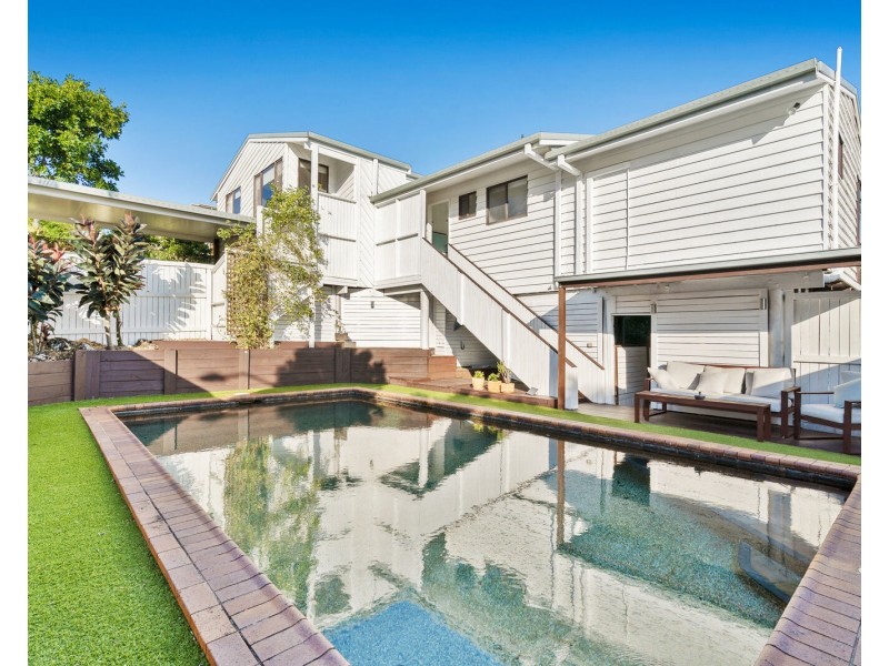 19 Bob Barnard Drive, Tugun QLD 4224