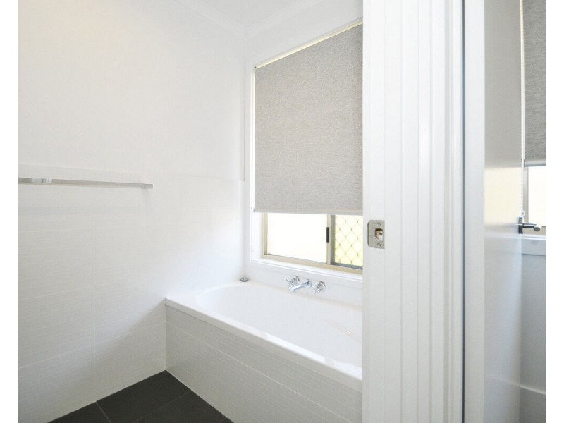 4 Avocado Street, Elanora QLD 4221