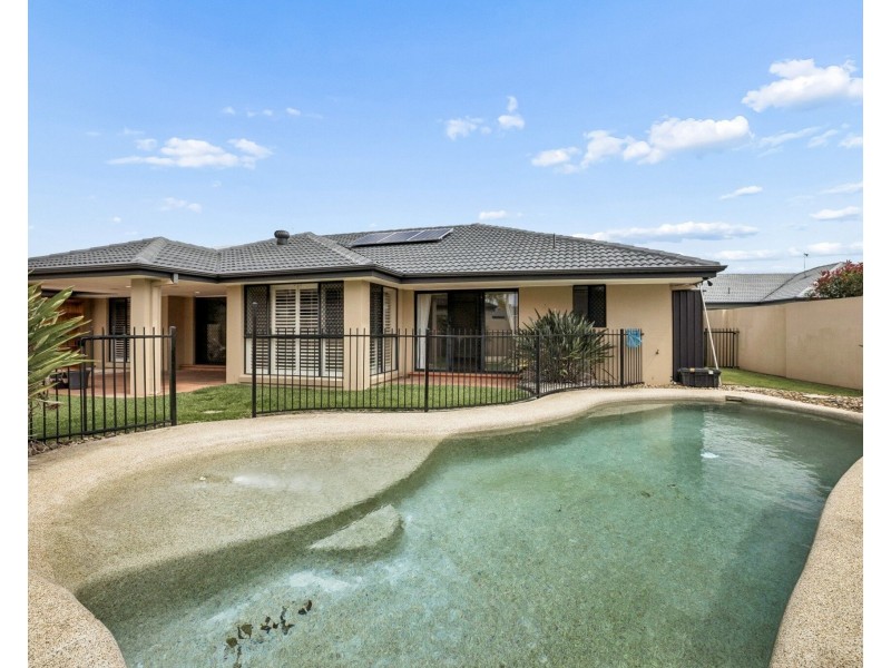 19 Martingale Circuit, Clear Island Waters QLD 4226