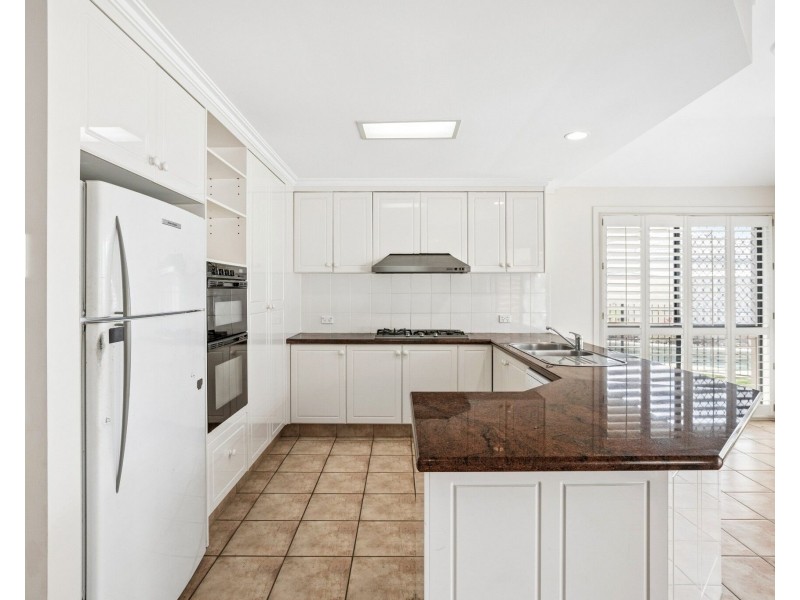 19 Martingale Circuit, Clear Island Waters QLD 4226