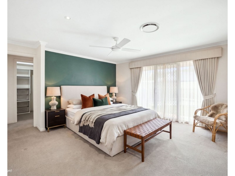 19 Martingale Circuit, Clear Island Waters QLD 4226