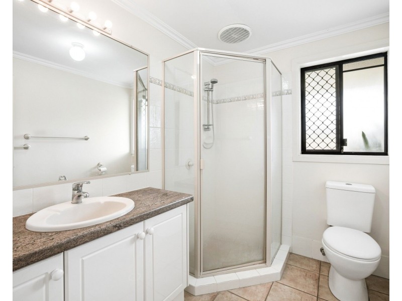 19 Martingale Circuit, Clear Island Waters QLD 4226