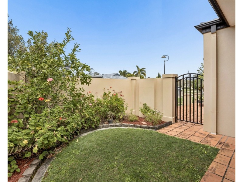 19 Martingale Circuit, Clear Island Waters QLD 4226