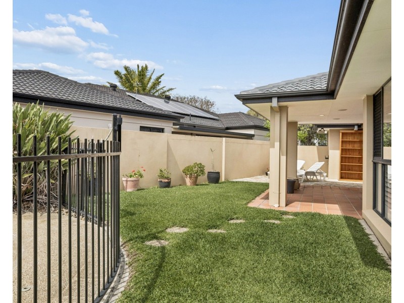 19 Martingale Circuit, Clear Island Waters QLD 4226