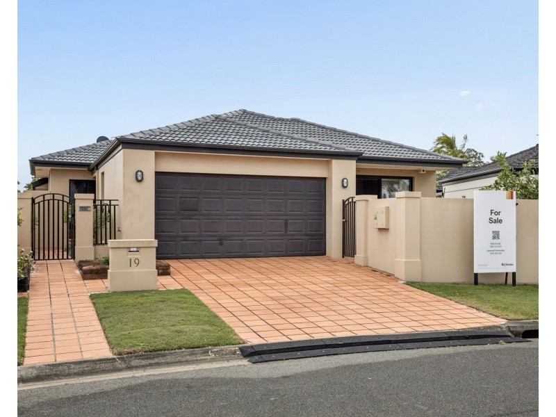 19 Martingale Circuit, Clear Island Waters QLD 4226