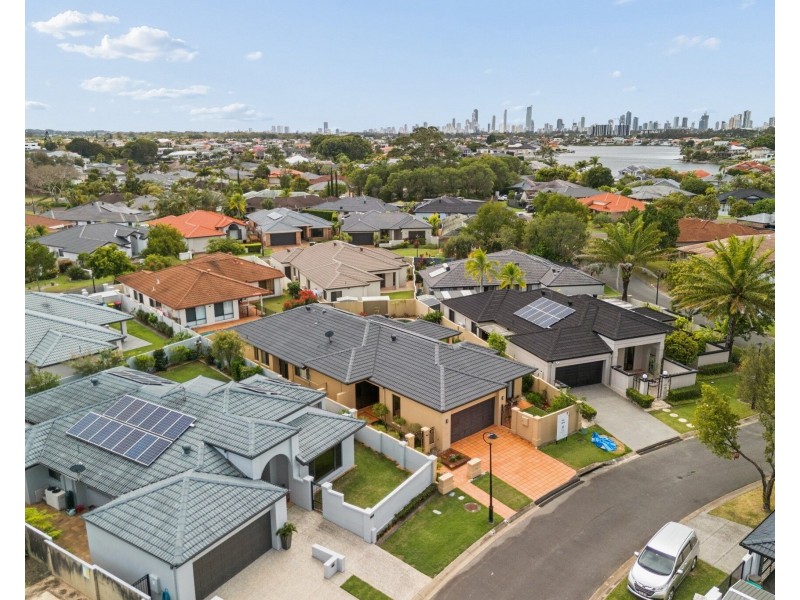 19 Martingale Circuit, Clear Island Waters QLD 4226