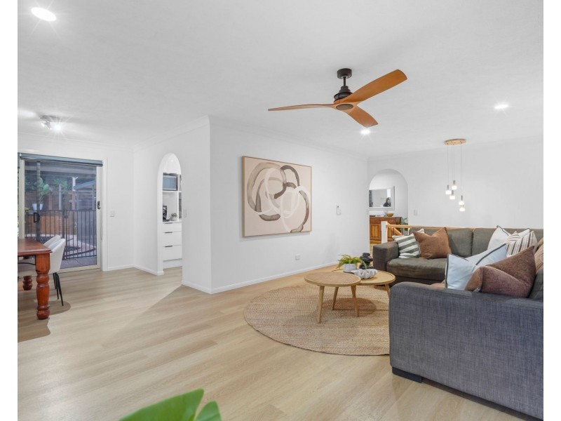 15 Darnel Street, Elanora QLD 4221