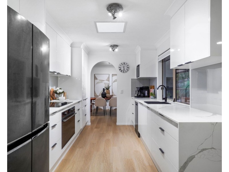 15 Darnel Street, Elanora QLD 4221
