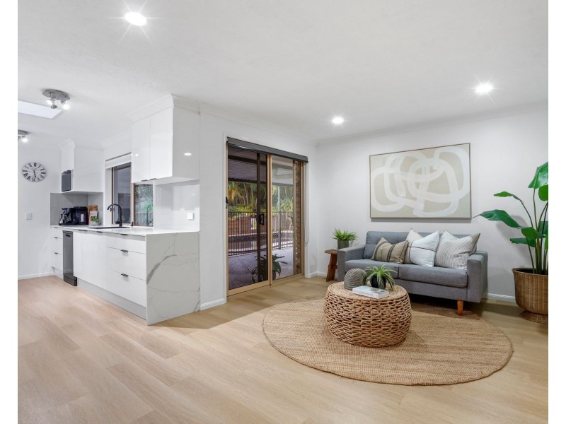 15 Darnel Street, Elanora QLD 4221