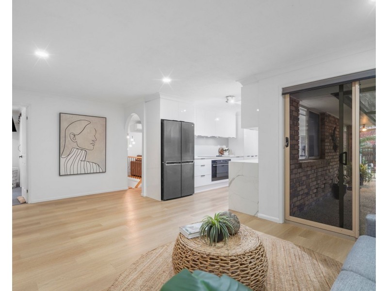 15 Darnel Street, Elanora QLD 4221