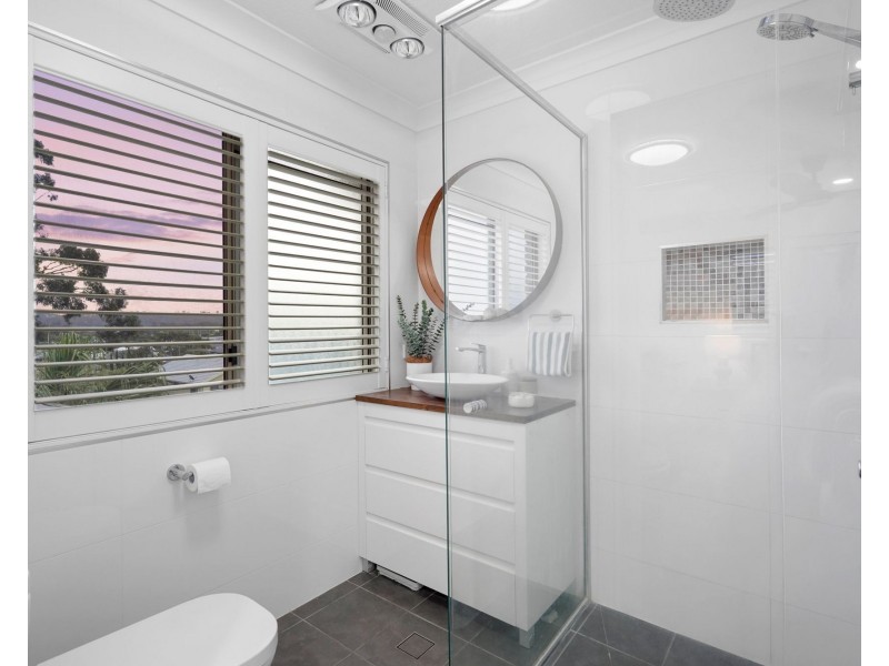 15 Darnel Street, Elanora QLD 4221