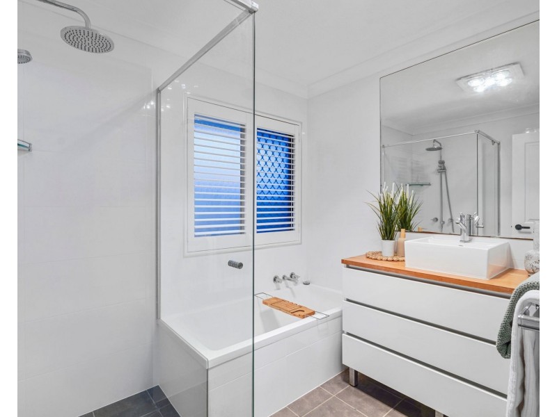 15 Darnel Street, Elanora QLD 4221