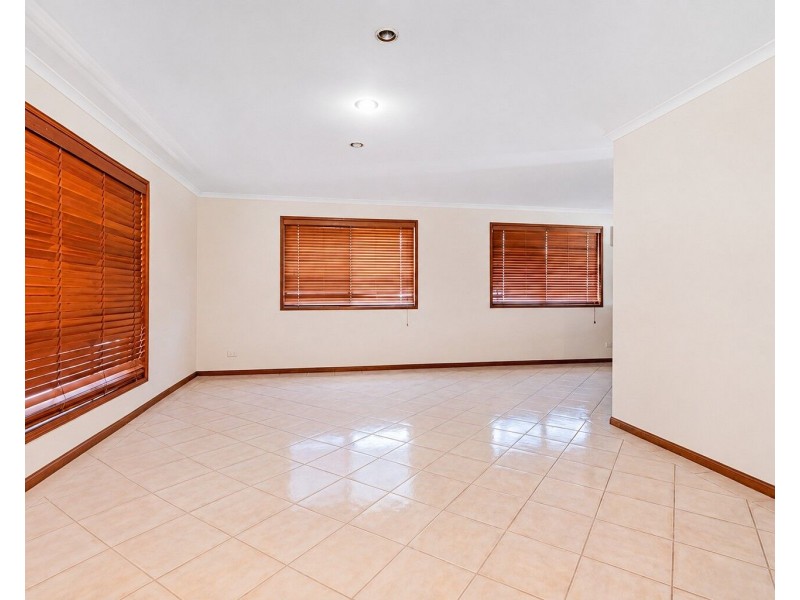 30 Swanbourne Way, Elanora QLD 4221