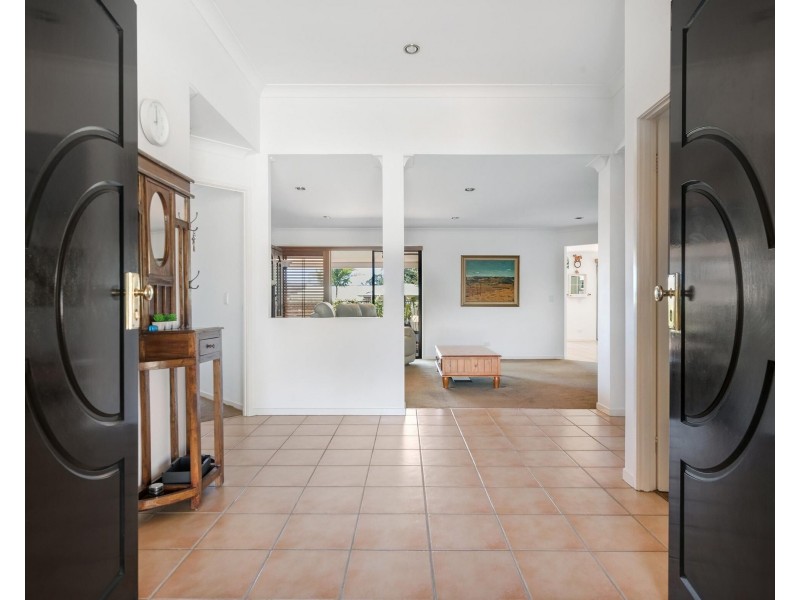 8 Thunder Drive, Currumbin Waters QLD 4223