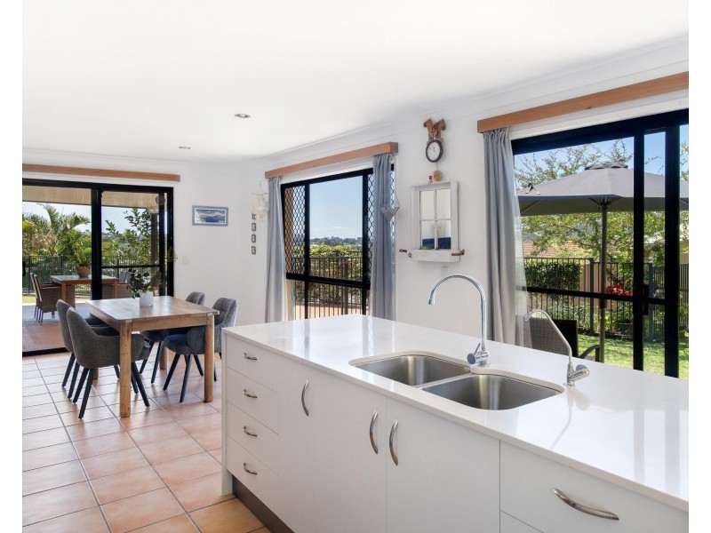 8 Thunder Drive, Currumbin Waters QLD 4223