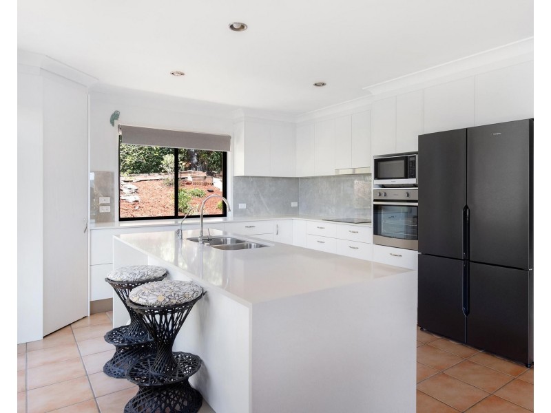 8 Thunder Drive, Currumbin Waters QLD 4223